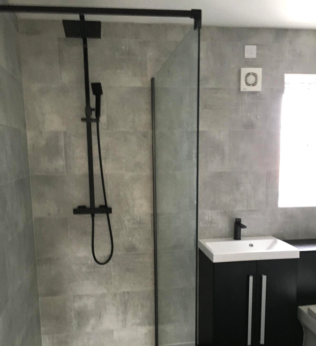 Concrete-effect shower room, finished