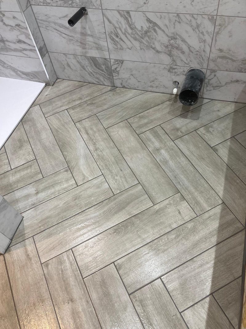 Grey wood-effect herringbone floor