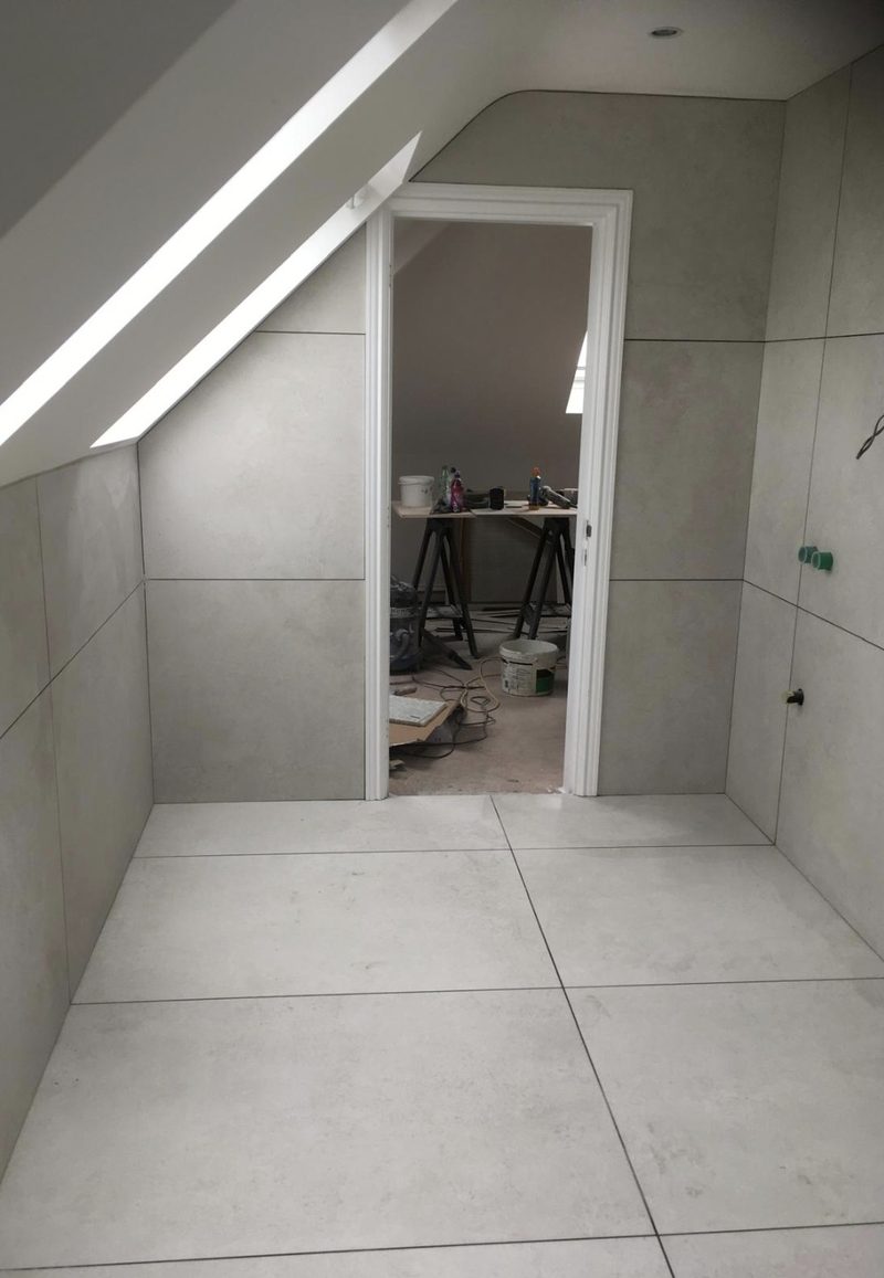 Big-slab porcelain loft room