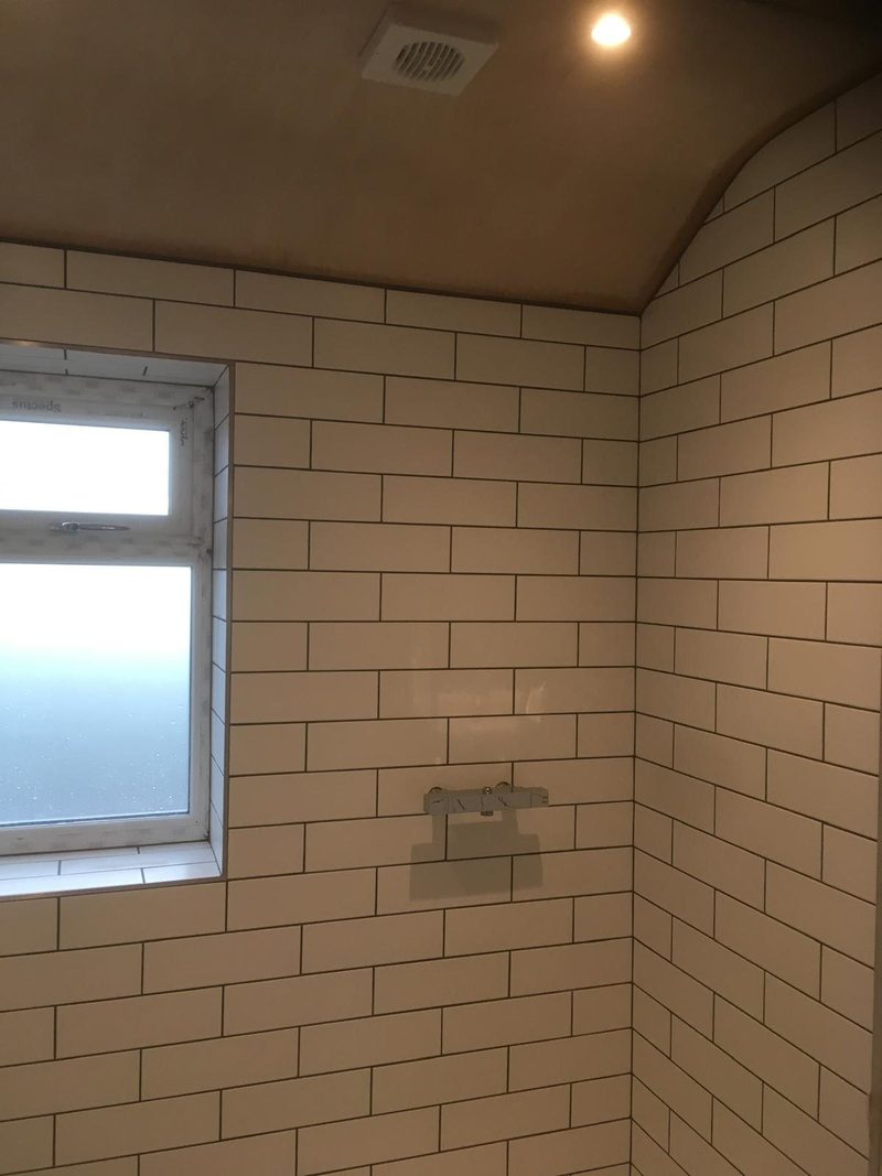 Metro-tiled shower to a curved ceiling