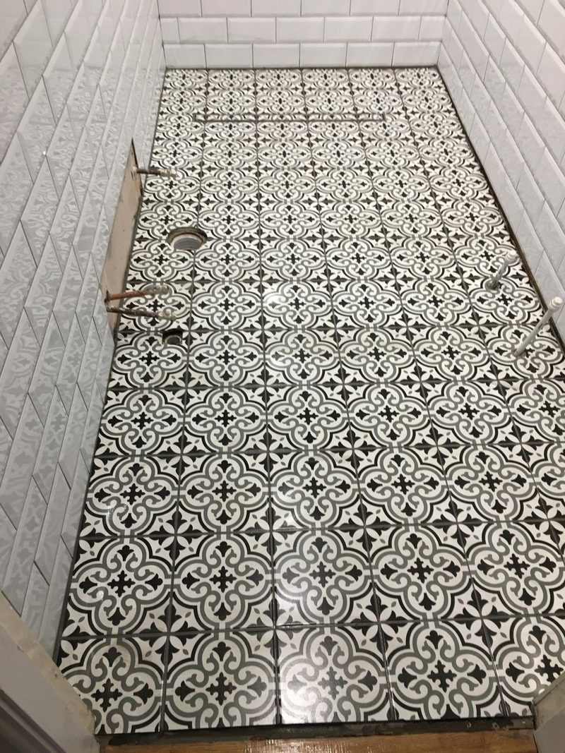 Patterned floor with bevelled metro walls