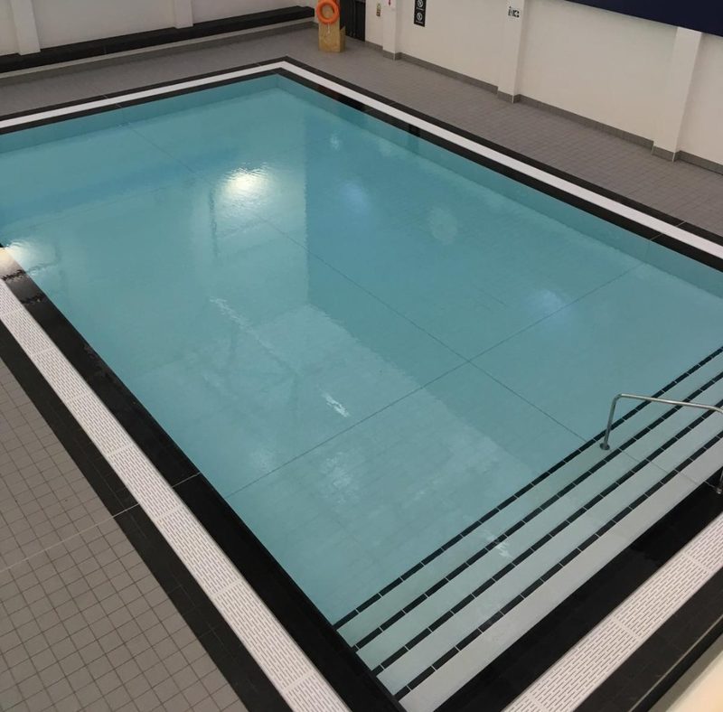 Learner pool with full-width tiled entry steps